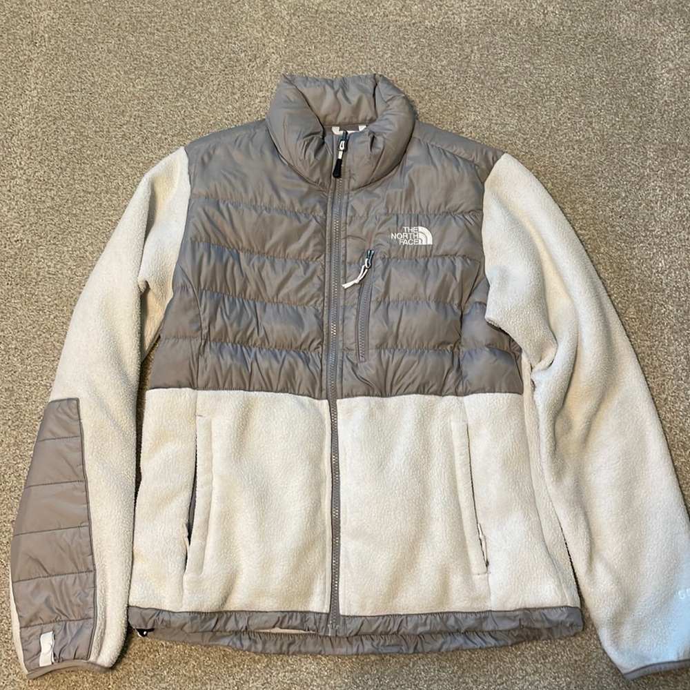The North Face Woman’s Medium Zip Up Down/Fleece Jacket in Gray/White (550)